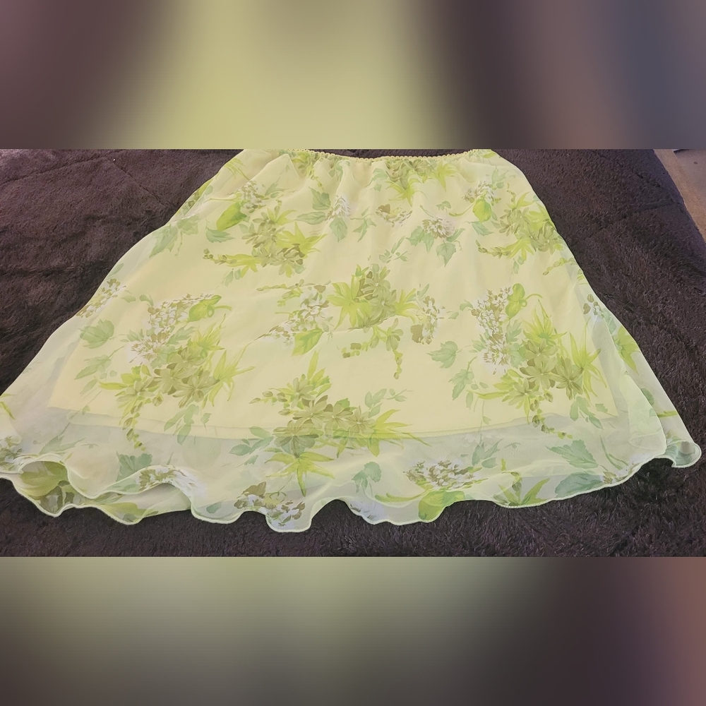 Dressbarn Green Top And Skirt - Picture 4 of 14